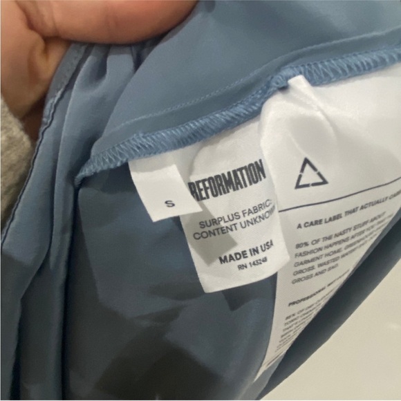 Reformation Genevieve Dress in shiny pale blue/ shiny grey NWT - Picture 3 of 6